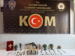 KAYSERİ (AA) – Kayseri'de düzenlenen operasyonda tarihi olduğu değerlendirilen objeler