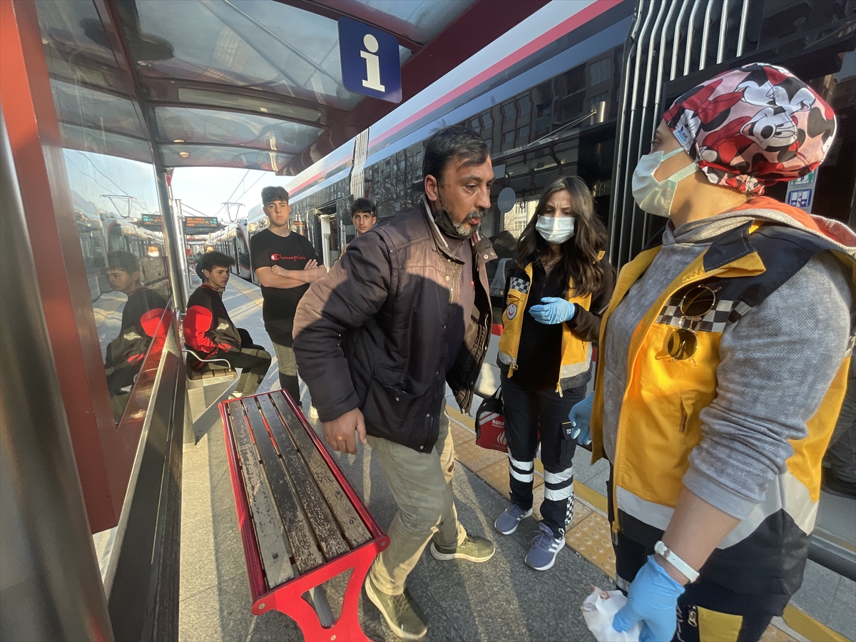 Kayseri'de tramvayda bıçaklı saldırıya uğrayan kişi yaralandı