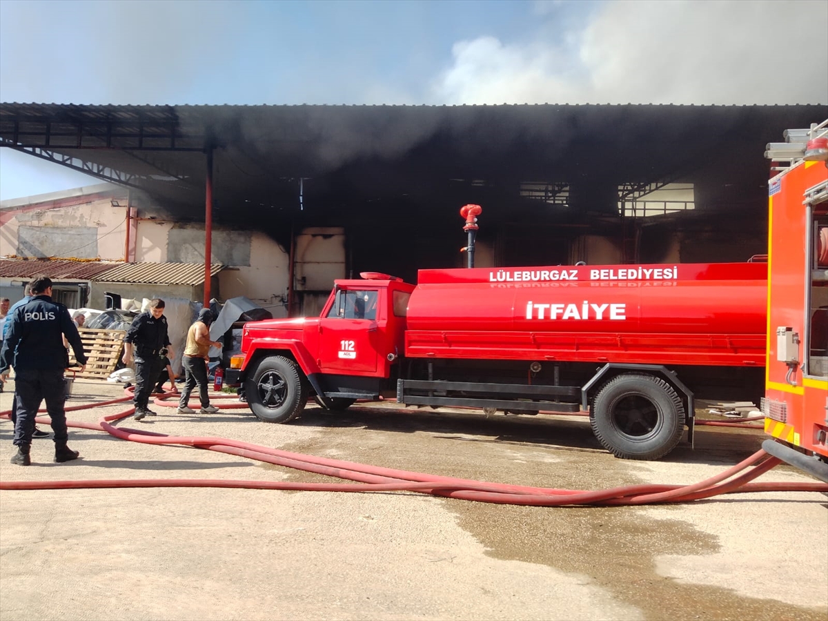 KIRKLARELİ (AA) – Kırklareli'nin Lüleburgaz ilçesinde, bir mobilya fabrikasında çıkan