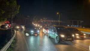 KOCAELİ (AA) – Kocaeli'nin Gebze ilçesinde iki otomobilin çarpıştığı kazada