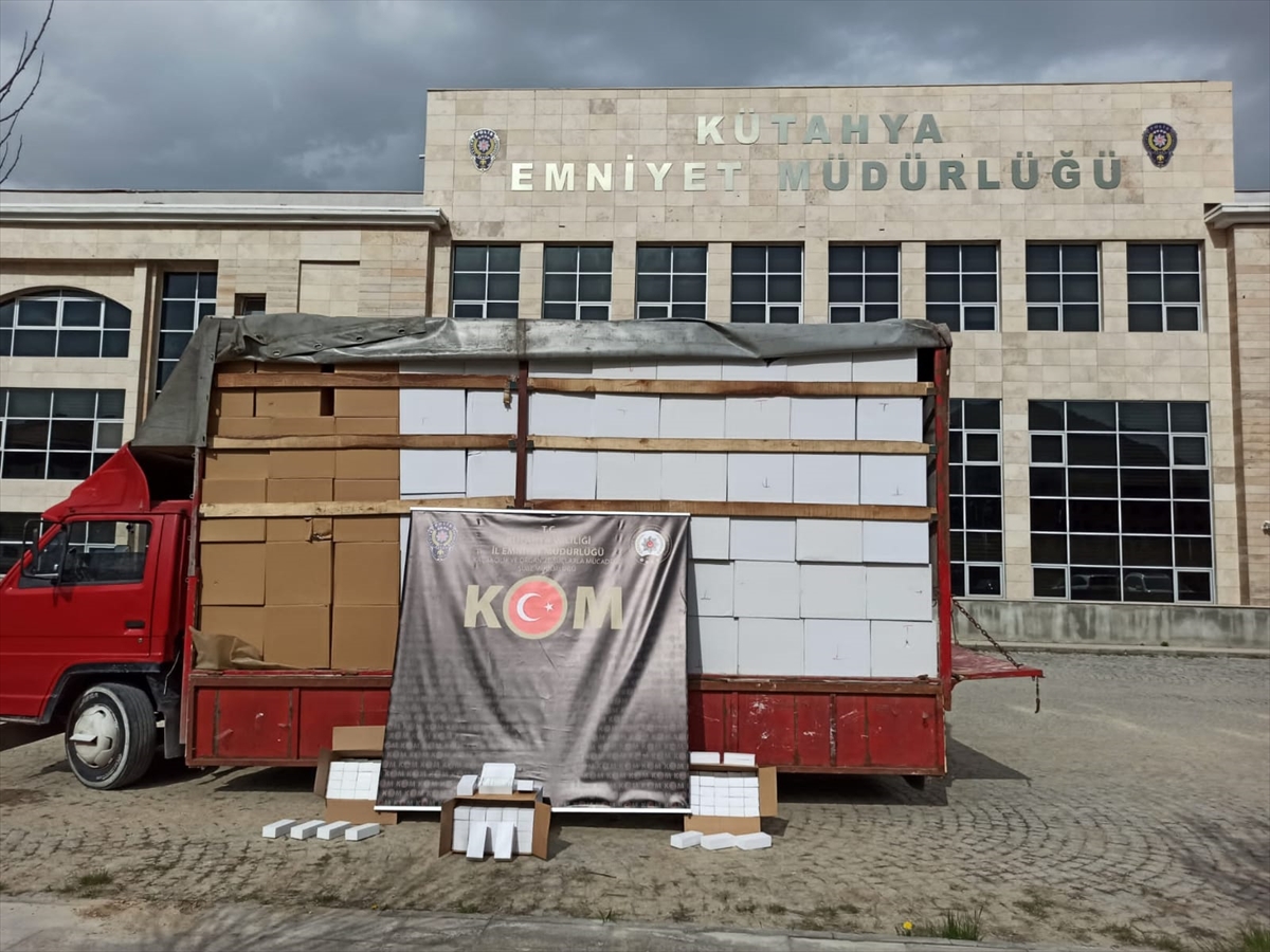 KÜTAHYA (AA) – Kütahya'da düzenlenen kaçakçılık operasyonunda 4 milyon 300