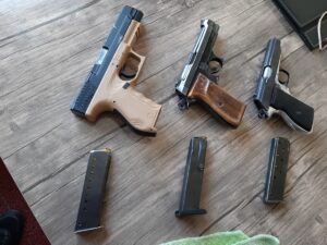 KÜTAHYA (AA) – Kütahya'nın Altıntaş ilçesinde, silah ve mühimmat kaçakçılığı