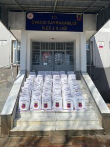 TUNCELİ (AA) – Tunceli'de jandarma ekipleri, kendi aralarında topladıkları para