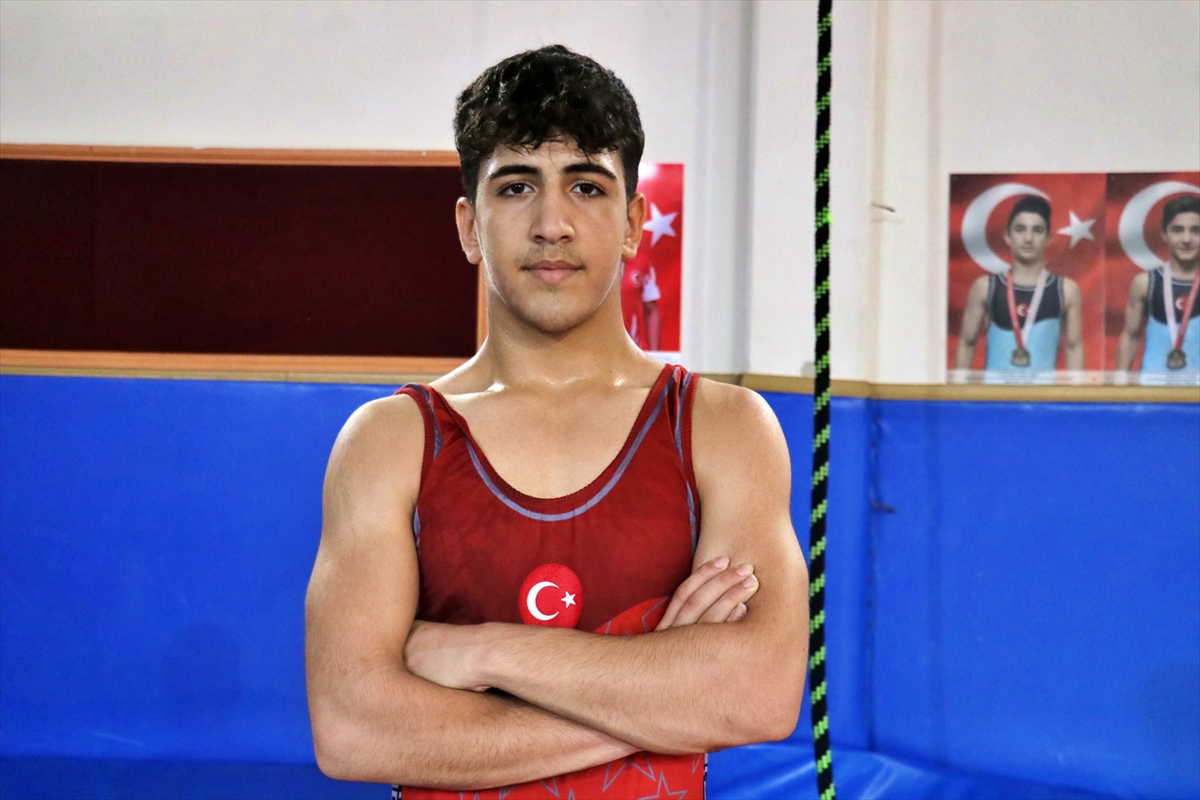 Milli güreşçi Batuhan, Okul Sporları Olimpiyatları'ndan madalyayla dönmek istiyor