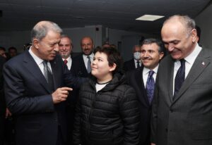 DÜZCE (AA) – Milli Savunma Bakanı Hulusi Akar, "Operasyona kilit