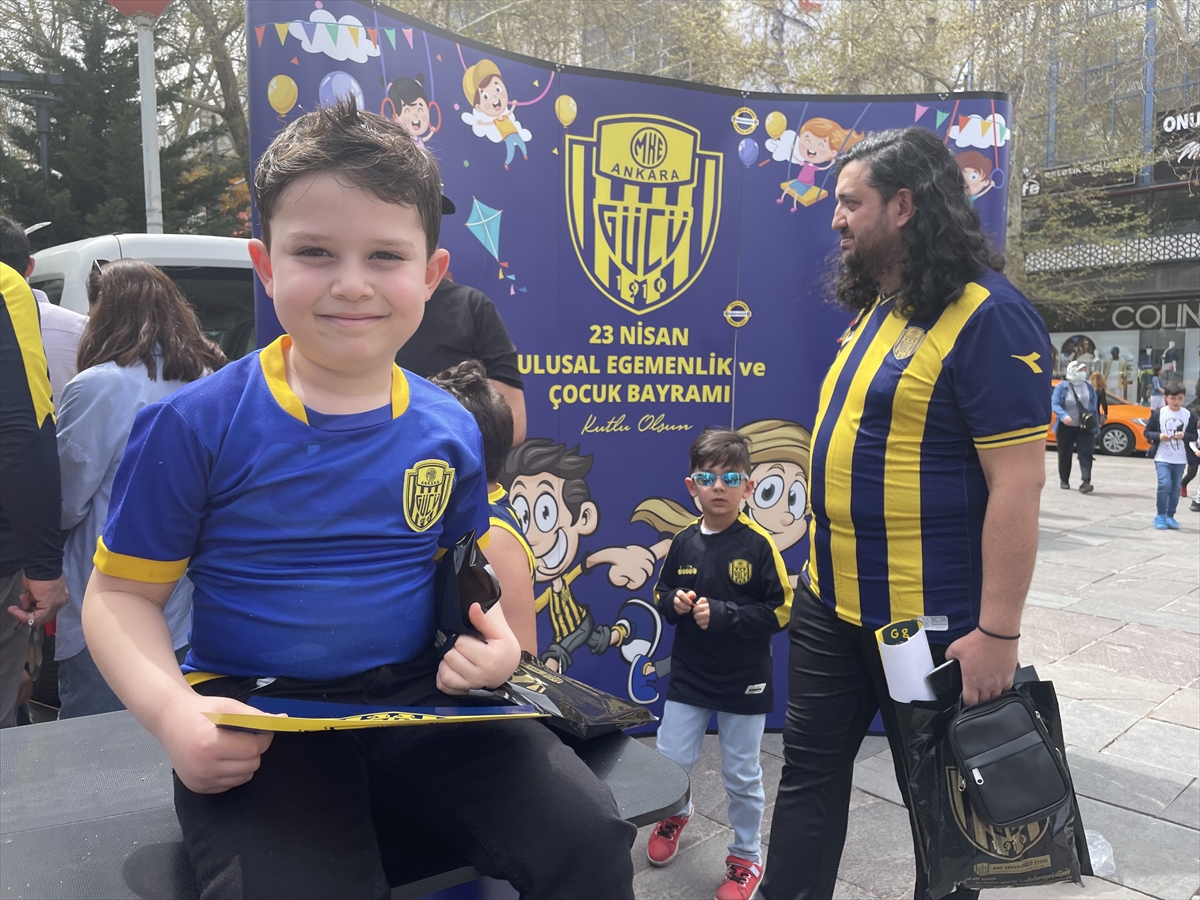 MKE Ankaragücü Kulübü, Kızılay Meydanı'nda 23 Nisan etkinliği düzenledi