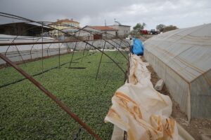 NEVŞEHİR (AA) – Nevşehir'de fırtına nedeniyle bir caminin minaresi yıkıldı,