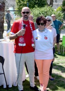 ANTALYA (AA) – Yaşamlarını kendilerine özel katamaran türü teknelerinde sürdüren