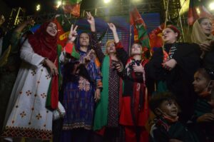 - Başbakan İmran Han'ın hükümeti devirmek için oluşturulan komplonun arkasında