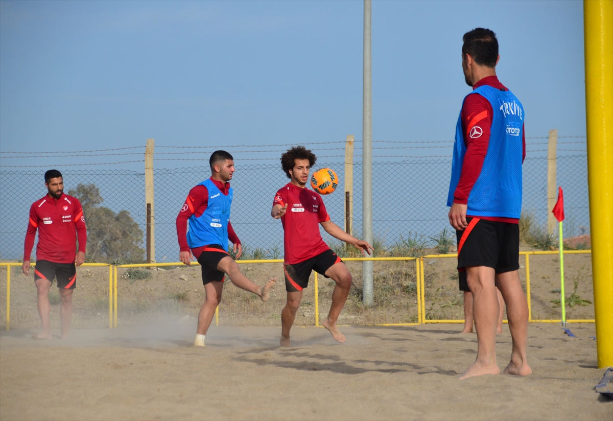 Plaj Futbolu Milli Takımı Antalya’da kampa girdi