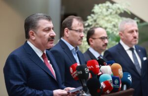 BURSA (AA) – Sağlık Bakanı Fahrettin Koca "Dünya gündemini 2