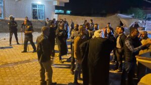 ŞANLIURFA (AA) – Şanlıurfa'nın Haliliye ilçesinde komşular arasında çıkan taşlı