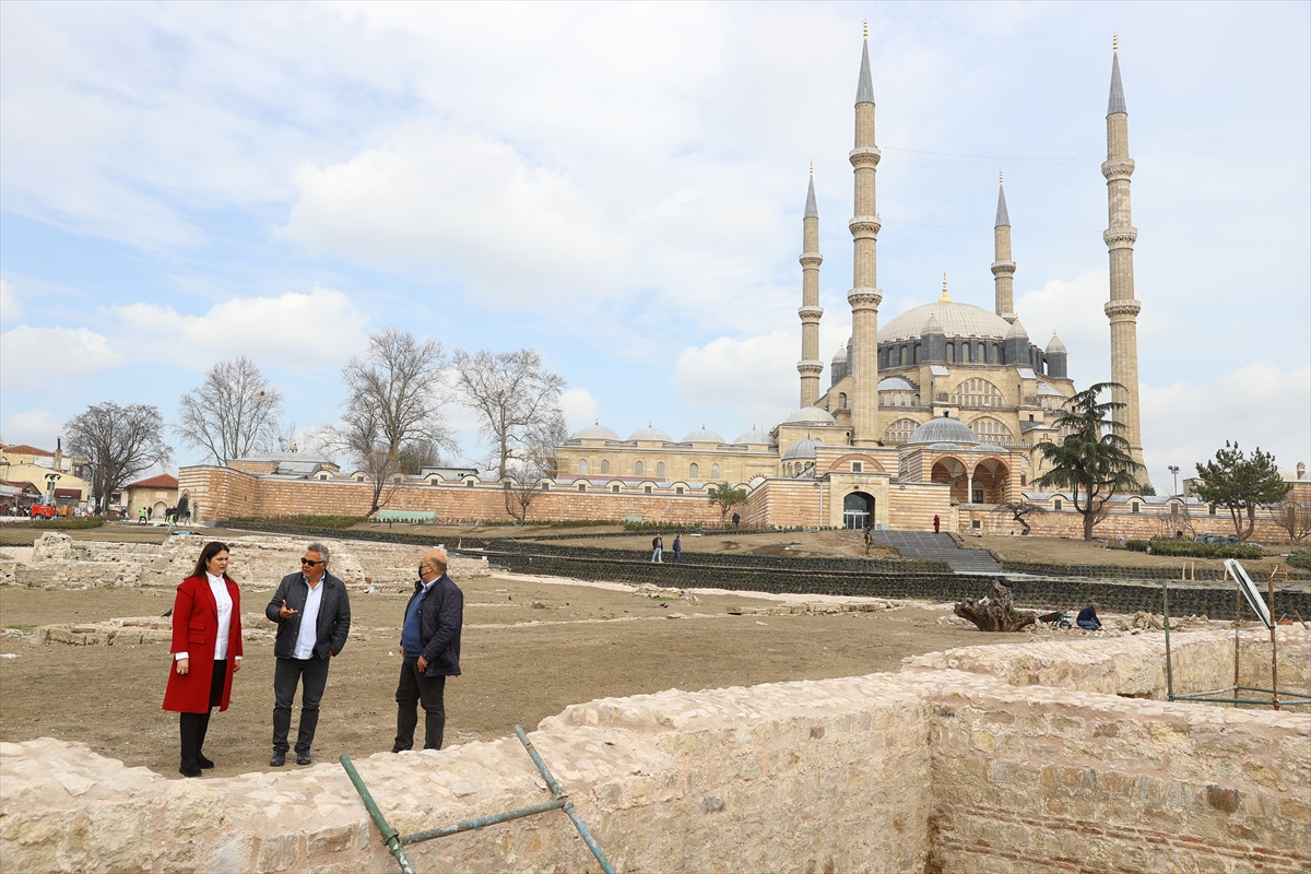Selimiye Meydanı yenilenen yüzüyle Ramazan Bayramı'nda açılacak