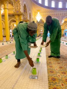 DAKAR (AA) – Senegal'in başkenti Dakar'daki Massalikoul Jinaan Camisi'nde gönüllüler