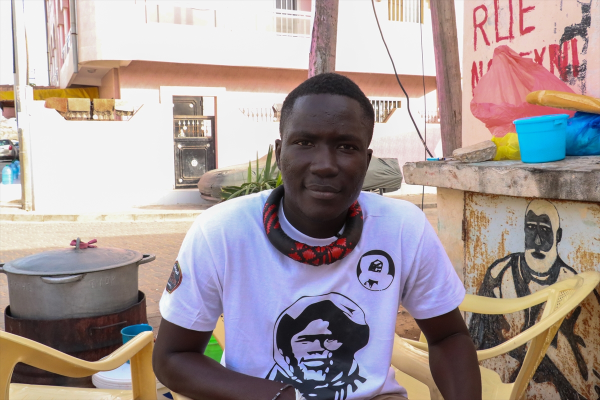 Senegalli genç, 11 yıldır her ramazanda ücretsiz iftar paketi dağıtıyor