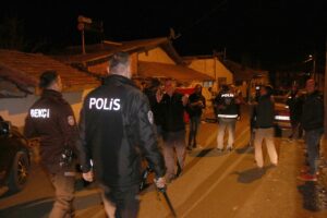 SİVAS (AA) – Sivas'ın Şarkışla ilçesinde gençler, Türk Polis Teşkilatı'nın