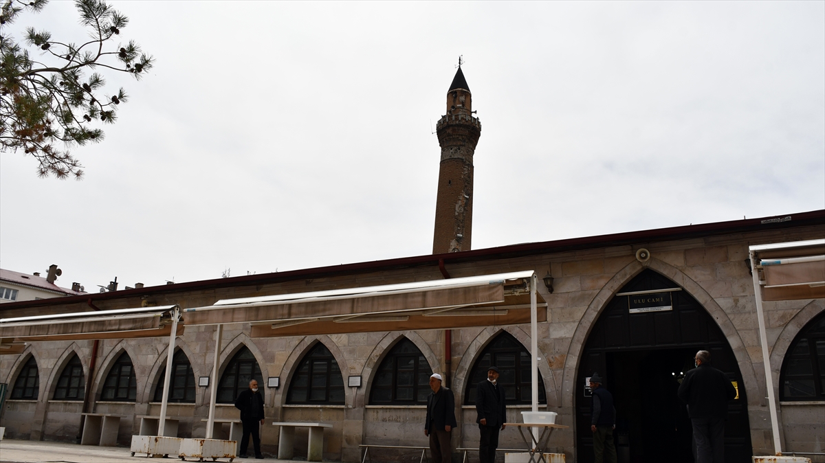 Suudi Arabistan'daki ezan yarışmasının birincisi Sivas'ta sela ve ezan okudu