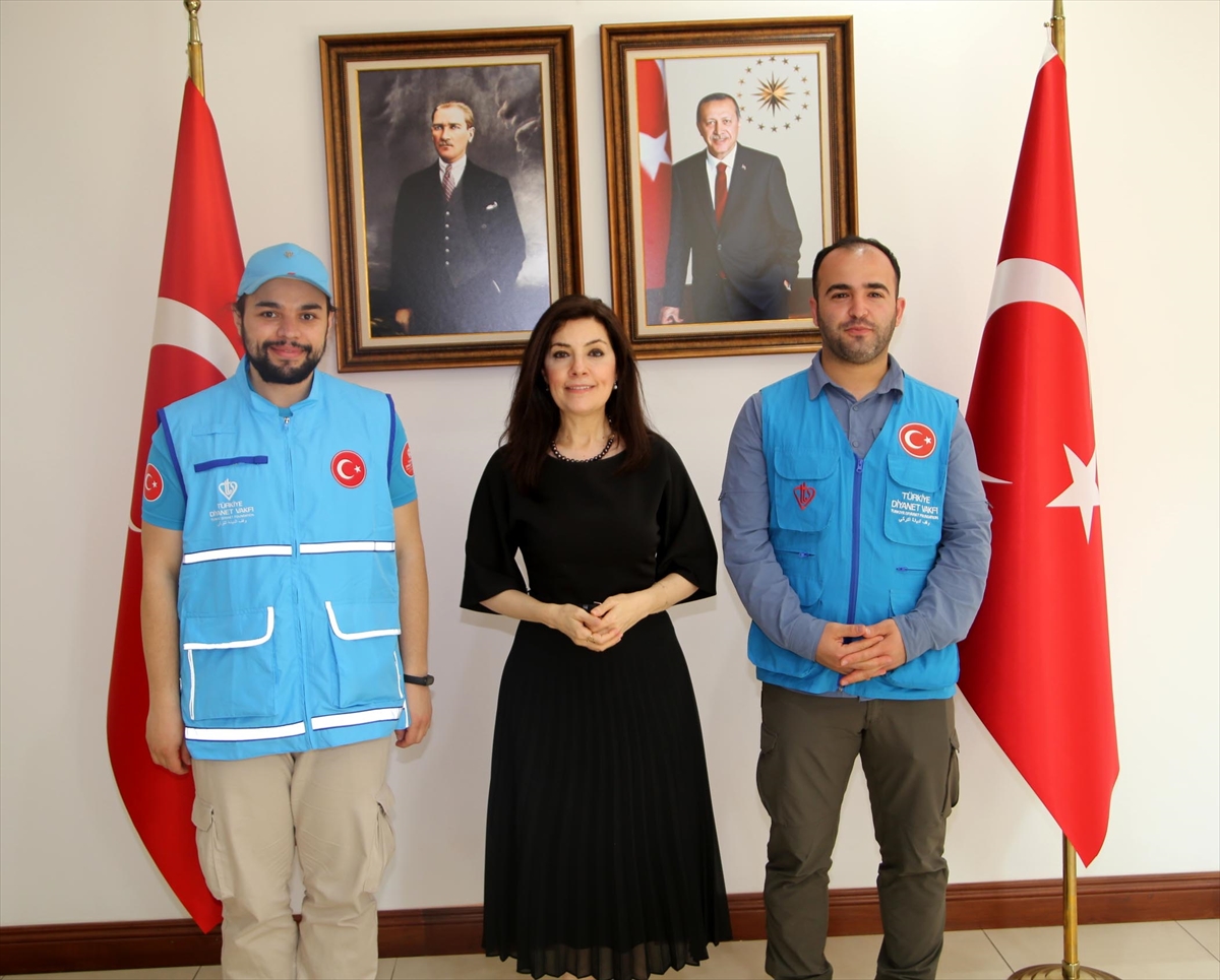 TDV'den Türkiye'nin Punom Pen Büyükelçisi Ayda Ünlü'ye ziyaret