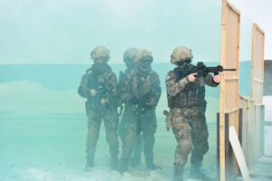 KARS (AA) – Kars'ta görevli kadın özel harekat polisleri (PÖH),