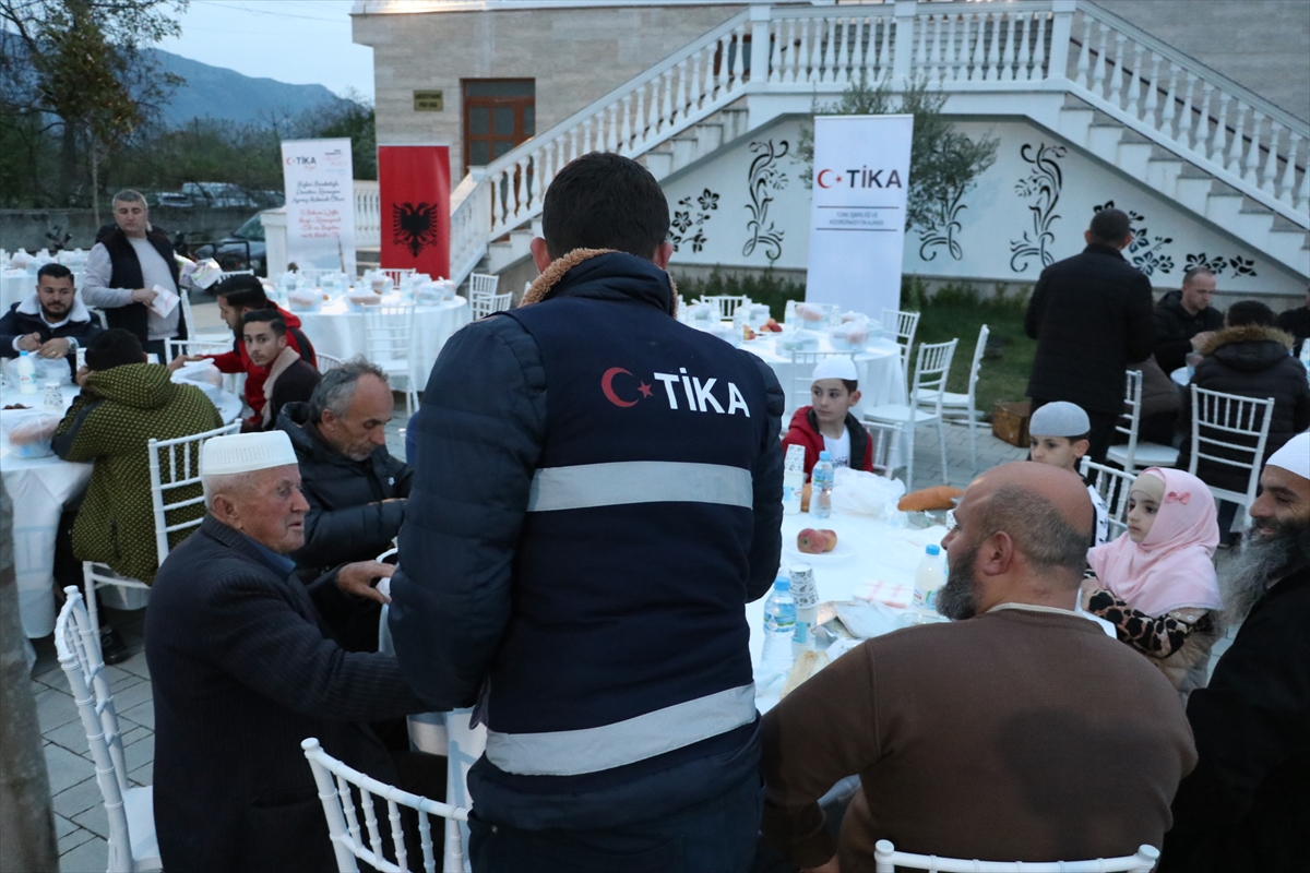 TİKA Arnavutluk'ta ihtiyaç sahiplerine iftar verdi