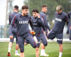 - Bordo-mavililer, sis nedeniyle Gaziantep'e gecikmeli gidecek