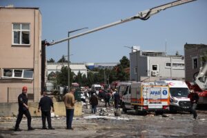 İSTANBUL (AA) – İstanbul Tuzla'da bir boya fabrikasında çıkan yangında