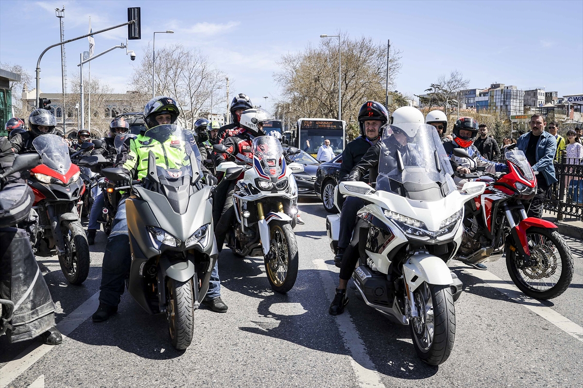 Ulaştırma ve Altyapı Bakanı Karaismailoğlu'ndan “motorcu dostu bariyere” tam destek: