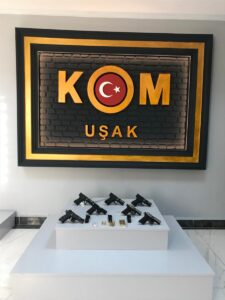 UŞAK (AA) – Uşak'ta, 7 ruhsatsız tabanca ve çok sayıda