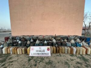 VAN (AA) – Van'ın Başkale ilçesinde 550 litre kaçak akaryakıt