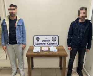 VAN (AA) – Çaldıran ilçesinde kuyumcuya sahte altın satmaya çalışan