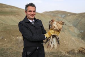 VAN (AA) – Van Gölü Havzası'nda avcıların hedefi olan ve