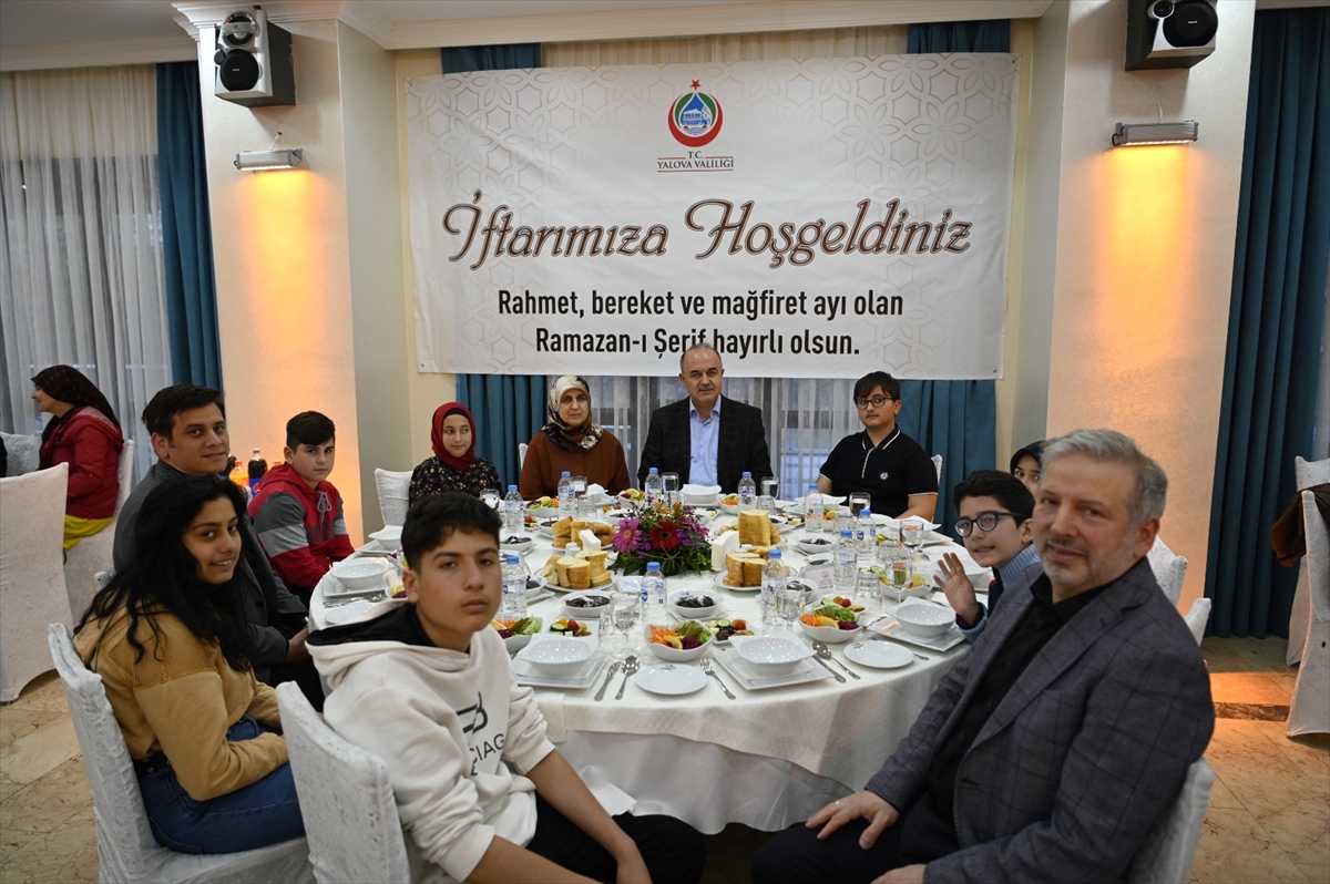 Yalova'da “Dünya Yetimler Günü” dolayısıyla iftar verildi