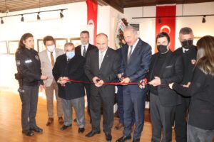 - Kent Müzesi'nde kara kalem, yağlı boya tablolar, akrilik, rölyef,