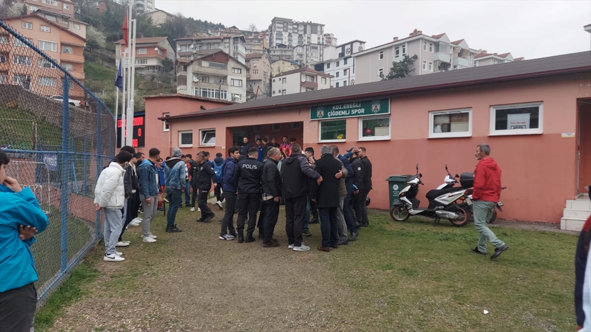 Zonguldak'ta amatör maçta çıkan kavgada 2 futbolcu yaralandı