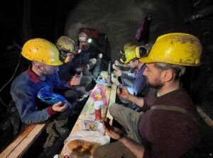 ZONGULDAK (AA) – Zonguldak'ta kömür ocaklarında çalışan işçiler, yerin metrelerce