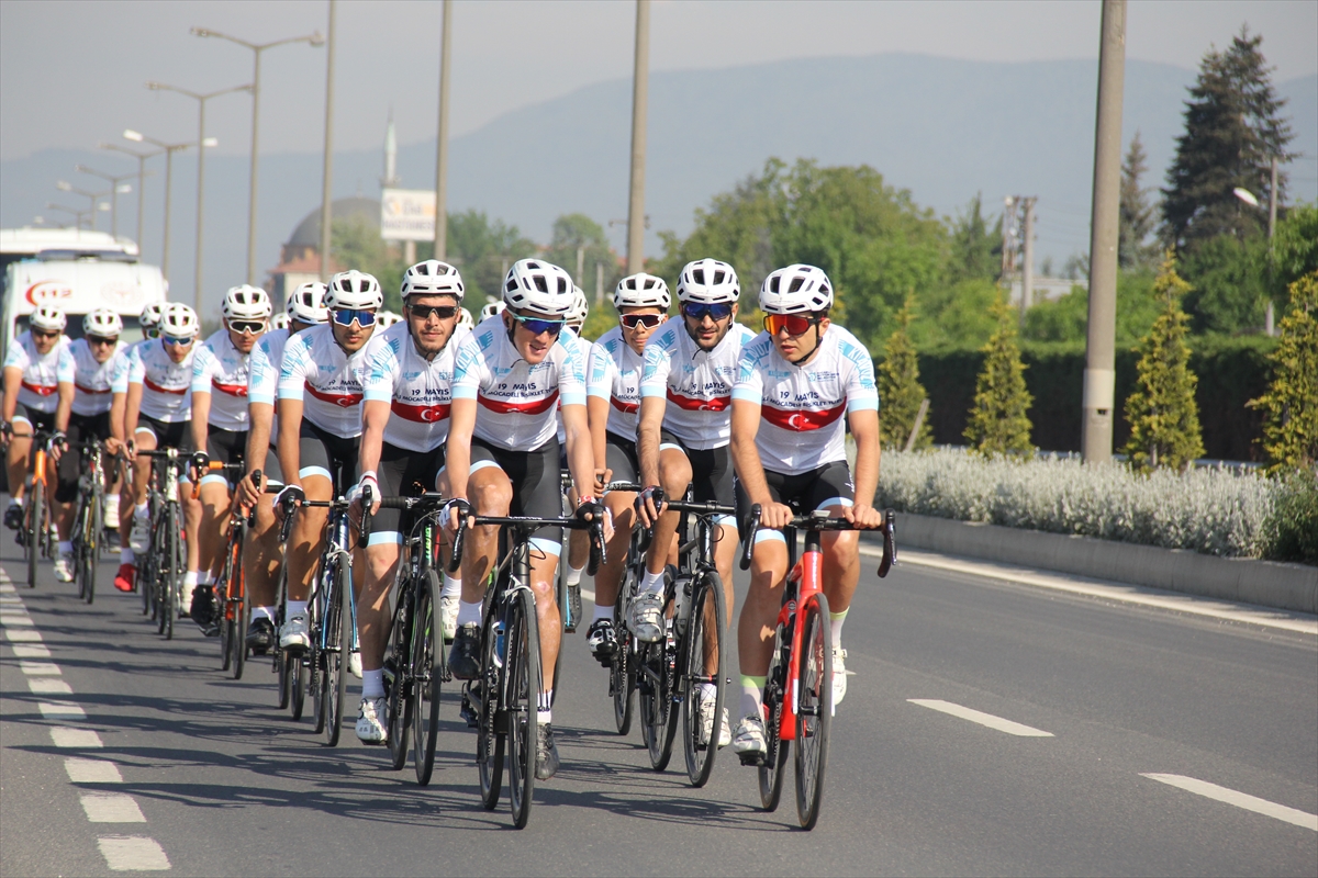 19 Mayıs için Kocaeli'den Samsun'a pedal çeviren bisikletçiler Düzce'ye vardı