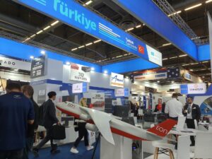 PARİS (AA) – Mekanik özellik ve hafif yapılarıyla elektrikli otomobillerden