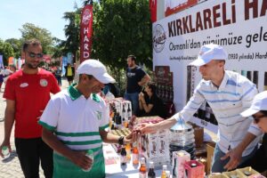 EDİRNE (AA) – 7. Uluslararası Edirne Maratonu'nda dereceye giren sporculara