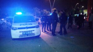 ADANA (AA) – Adana'da lunaparkta çıkan bıçaklı kavgada 3 kişi