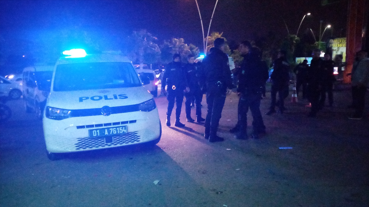 Adana'da çıkan bıçaklı kavgada 3 kişi yaralandı