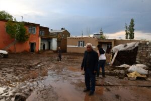 AĞRI (AA) – Ağrı'nın Doğubayazıt ilçesinde sel sularına kapılan çocuk