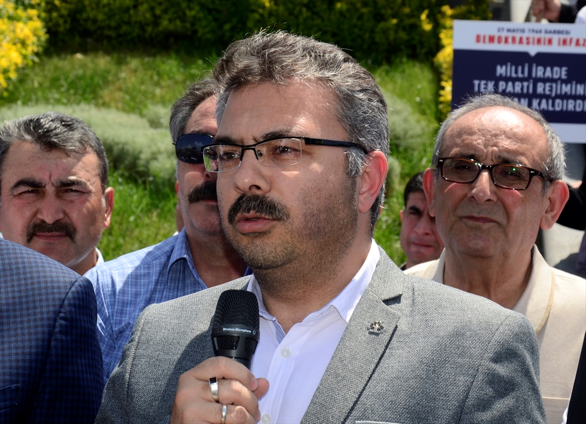 AK Parti üyeleri, Adnan Menderes'i Aydın'da adına açılan müzede andı