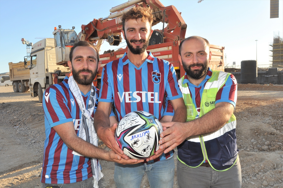 Akkuyu NGS inşaatında çalışan işçiler Trabzonspor'un şampiyonluğunu kutladı