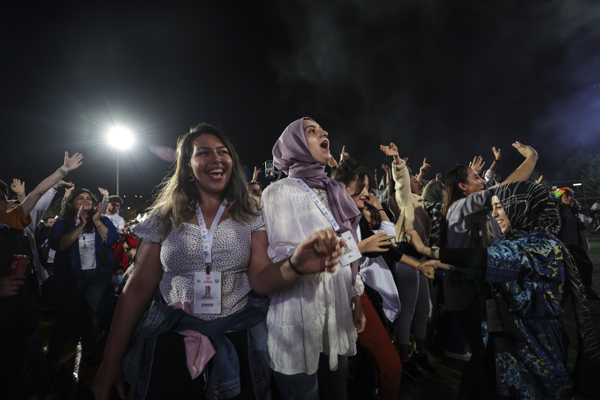 Ankara'da 19 Mayıs “Merve Özbey” konseriyle kutlandı