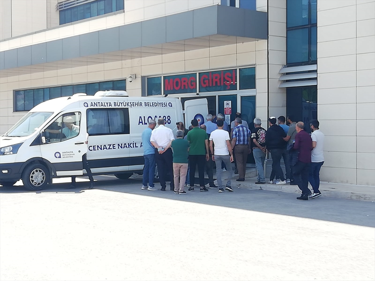 Antalya'da çıkan kavgada bıçaklanan kişi öldü