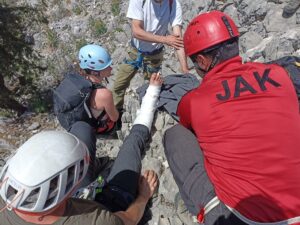 ANTALYA (AA) – Antalya'nın Konyaaltı ilçesinde dağlık bölgede mahsur kalan