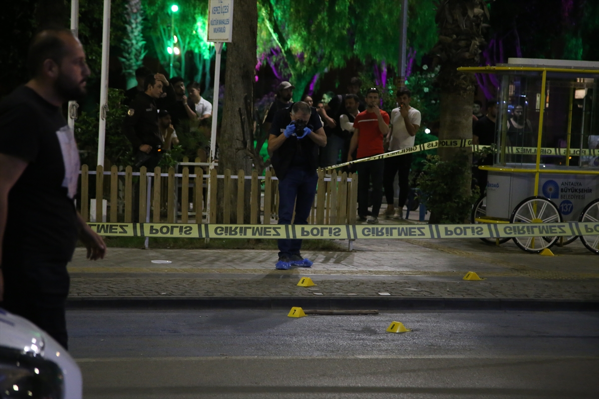 Antalya'da silahlı kavgada 3 kişi yaralandı