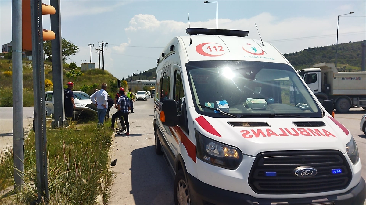 Aydın'da iki otomobilin çarpıştığı kazada 3 kişi yaralandı