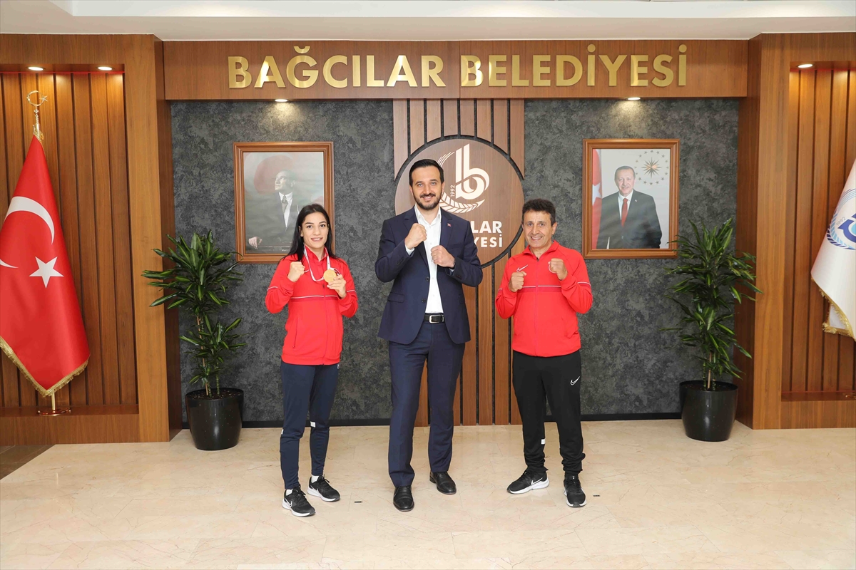 Bağcılar'da dünya şampiyonuna sürpriz karşılama