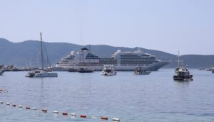 MUĞLA (AA) – Bahama bayraklı kruvaziyer Seabourn Encore, Bodrum Limanı'na
